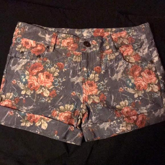 Style Fax floral shorts - Picture 1 of 1